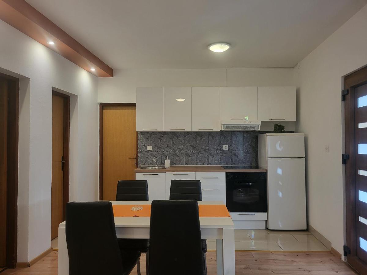 Apartments Lola Biograd Na Moru Exterior photo