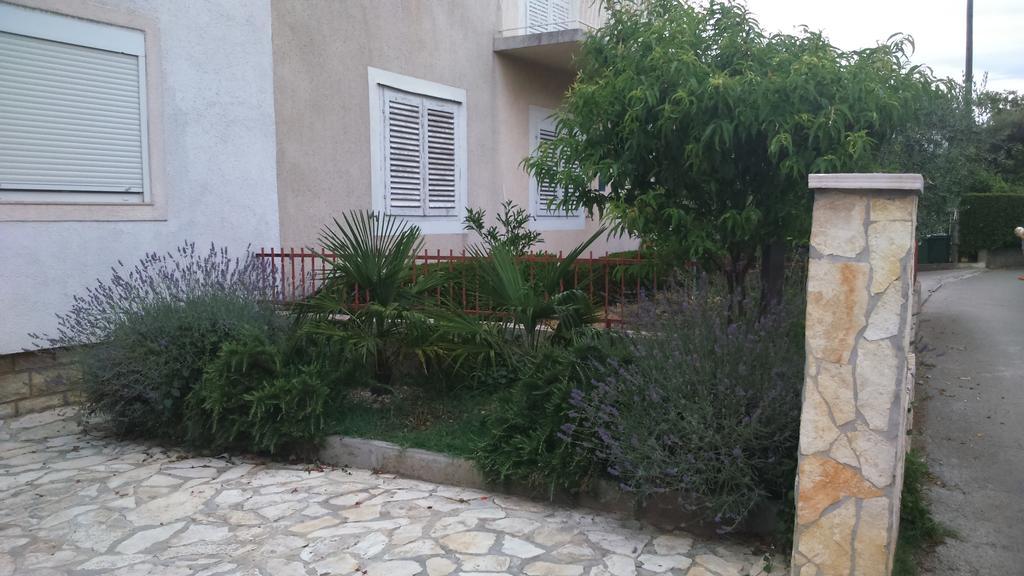 Apartments Lola Biograd Na Moru Exterior photo