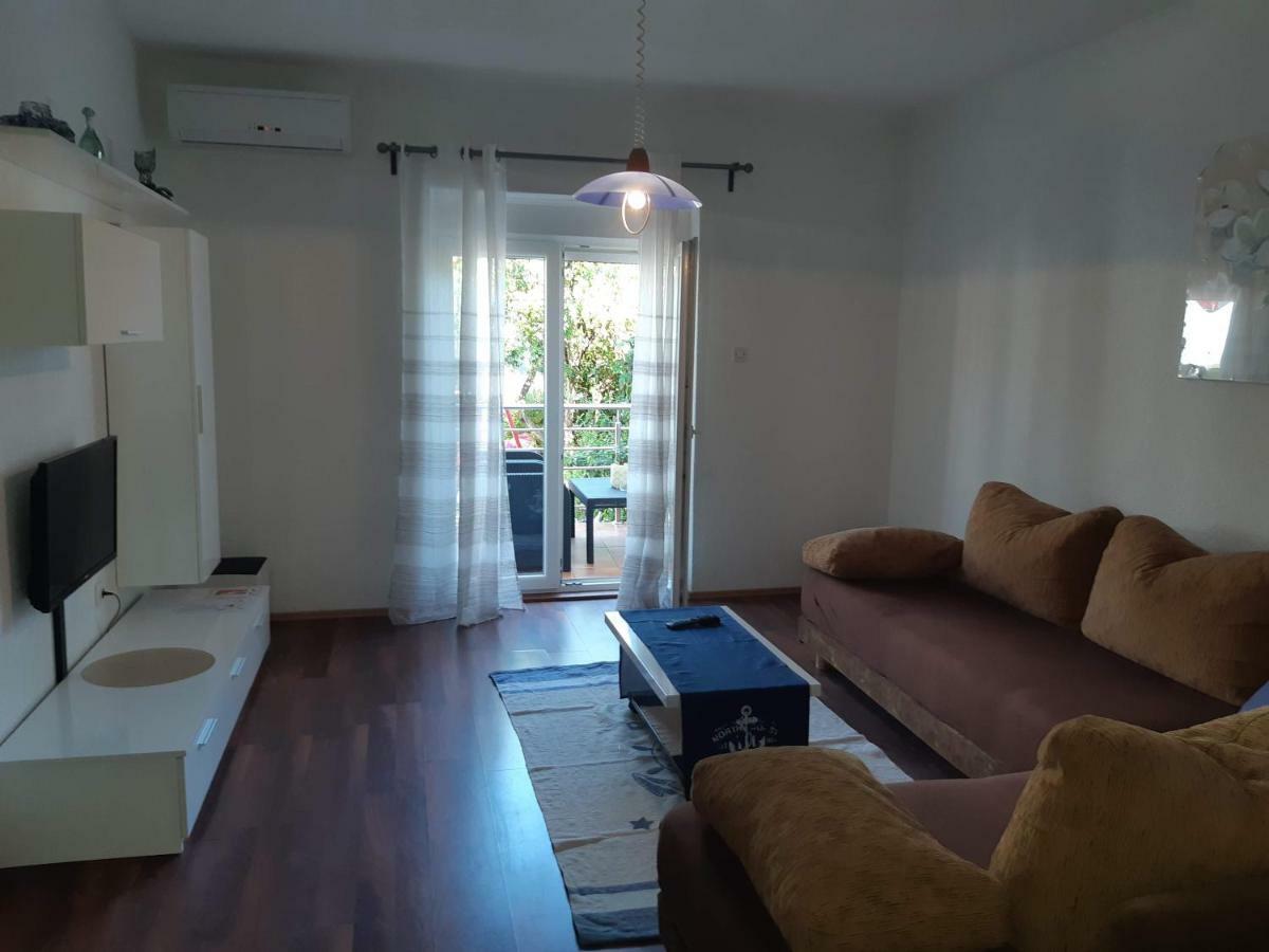 Apartments Lola Biograd Na Moru Exterior photo