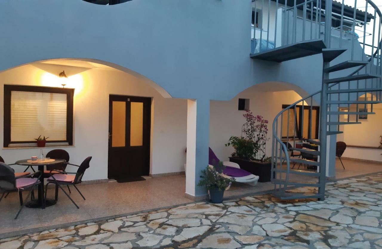 Apartments Lola Biograd Na Moru Exterior photo