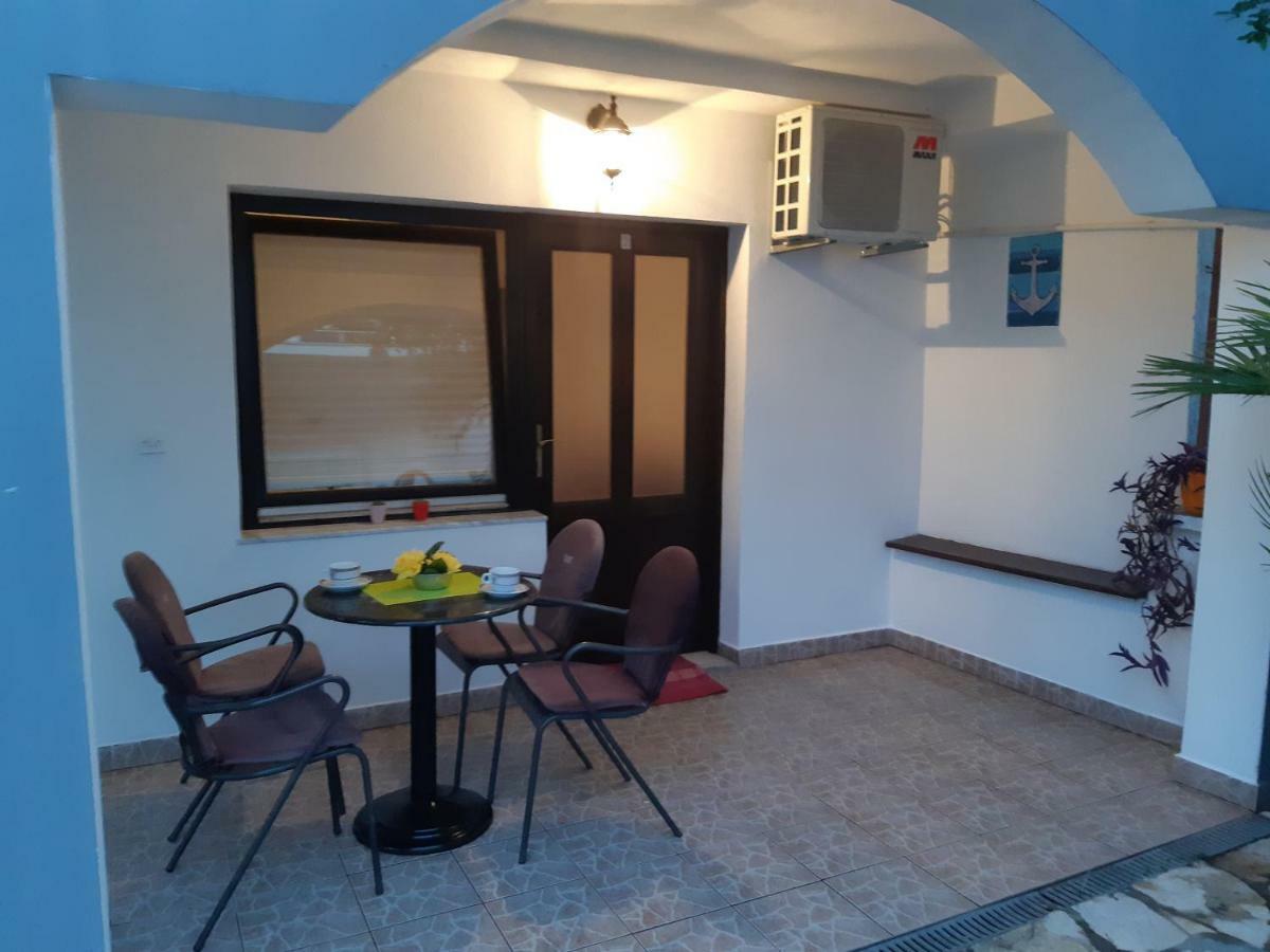 Apartments Lola Biograd Na Moru Exterior photo