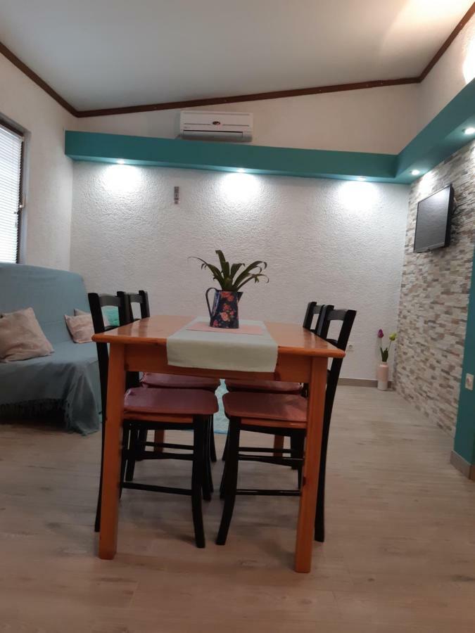 Apartments Lola Biograd Na Moru Exterior photo